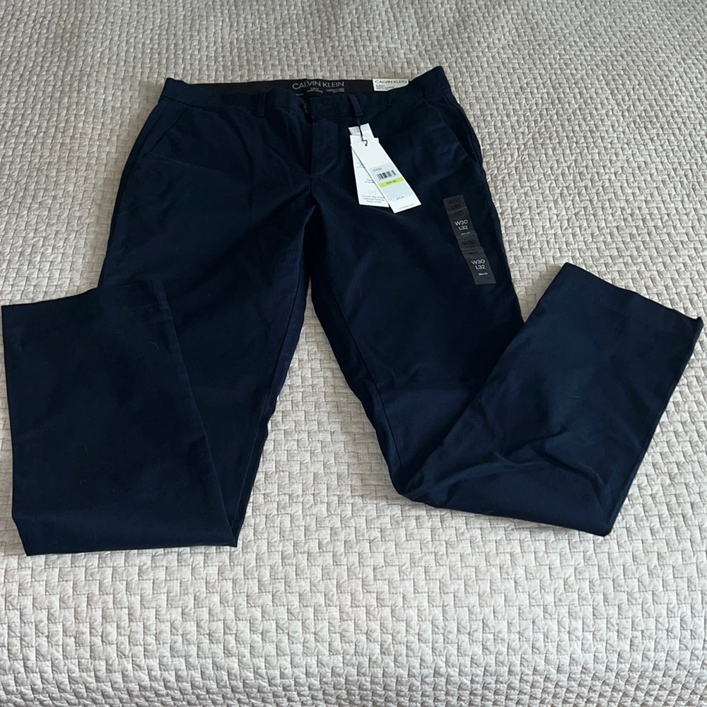 Men’s Calvin Klein chinos. NWT. 30x32